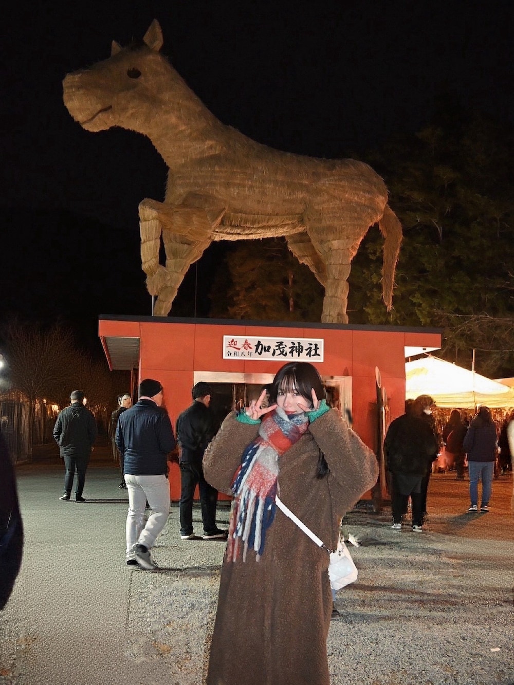 ホワイト系のバックパック/リュックを着用したレディースの春コーディネートの2枚目の写真