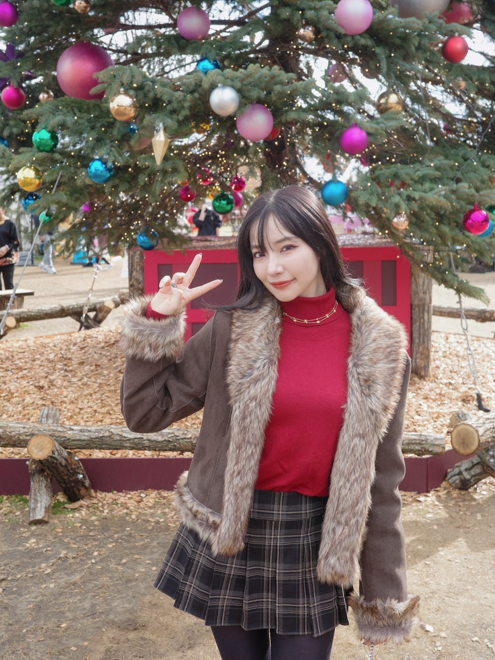 ブラウン系のジャケット/アウターを着用したレディースの春コーディネートの5枚目の写真