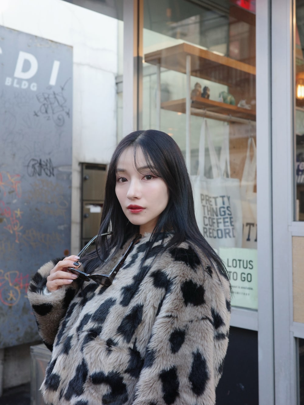 その他のその他アウターを着用したレディースの春コーディネートの3枚目の写真