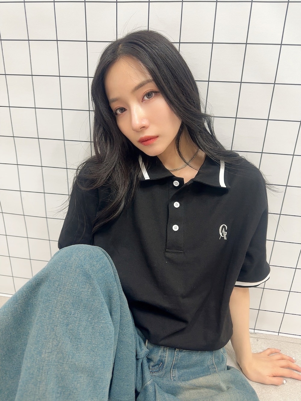「スポーツミックス、ポロシャツ、休日スタイル、大人可愛い、夏、デニムコーデ、Tシャツコーデ、今日のコーデ、大人ファッション、ANDGEEBEE」｜「ANDGEEBEEのUNISEX ポロラインT（ポロシャツ、ブラック系）」を使った、村瀬紗英さん（レディース・159cm）の夏コーディネートの2枚目の写真
