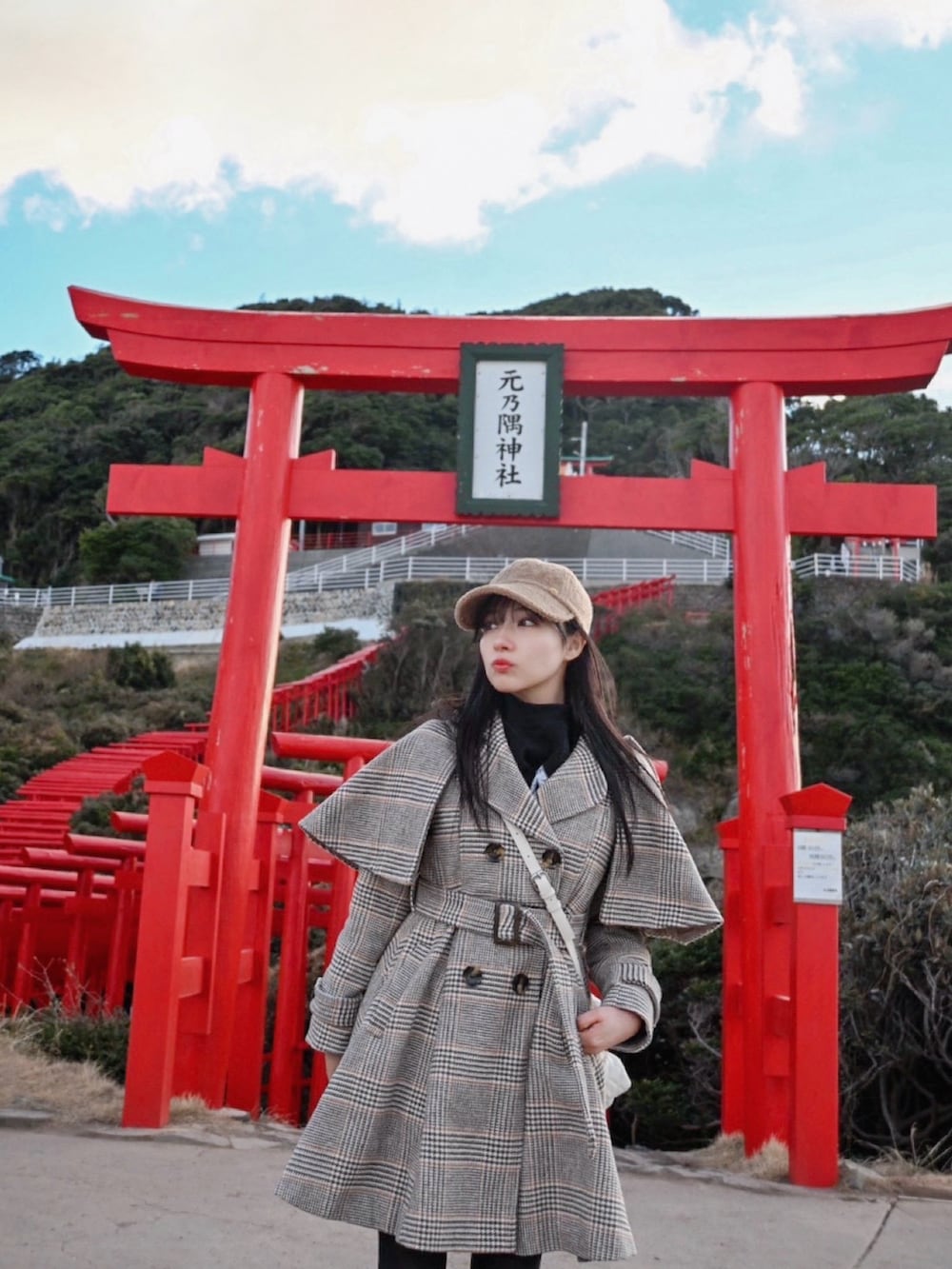 ホワイト系のバックパック/リュックを着用したレディースの春コーディネートの5枚目の写真