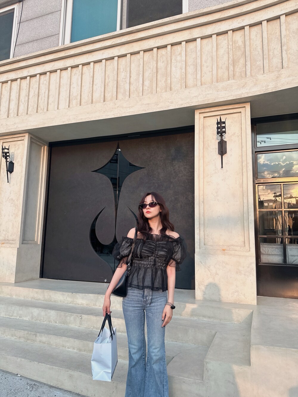 その他のシャツ/ブラウスを着用したレディースの秋コーディネートの2枚目の写真