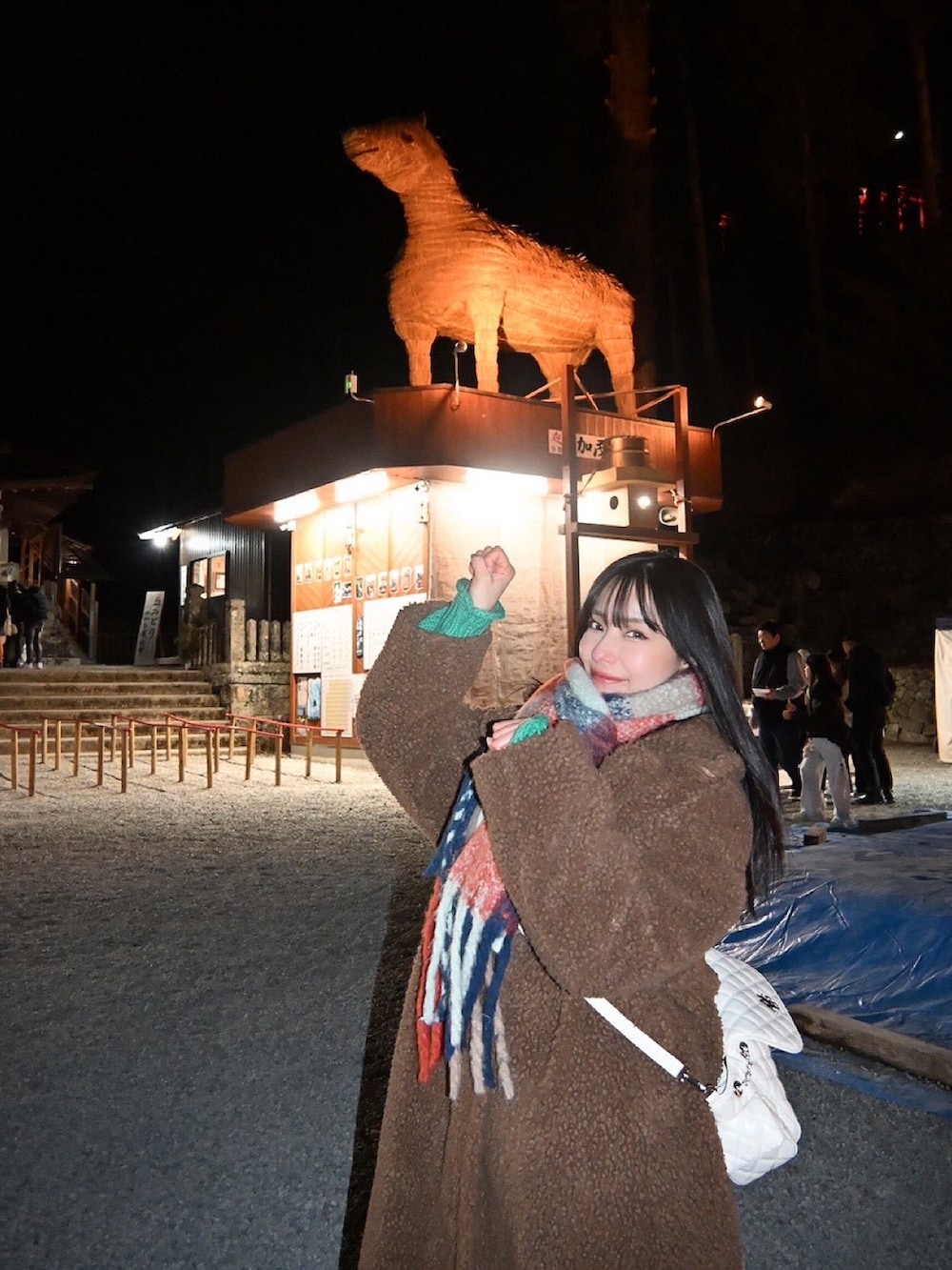 ホワイト系のバックパック/リュックを着用したレディースの春コーディネートの3枚目の写真