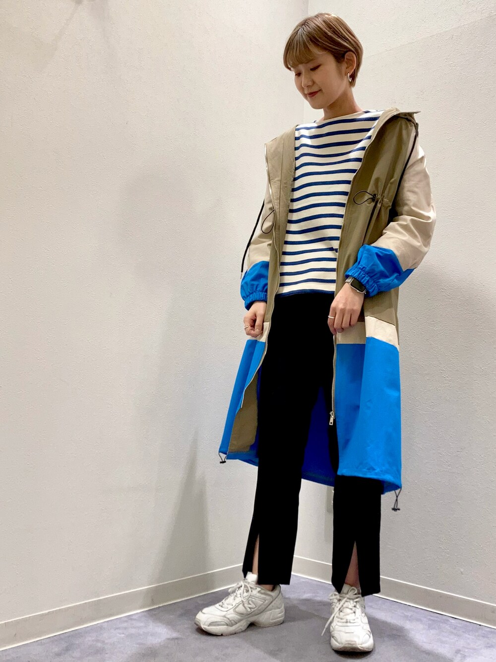 「オトナカジュアル、春先取り、シンプル」｜「Bou Jeloudのフロントタックカラーパンツ（その他パンツ、ブラック系）」を使った、ウエダマナミさん（レディース・167cm）の冬コーディネートの2枚目の写真