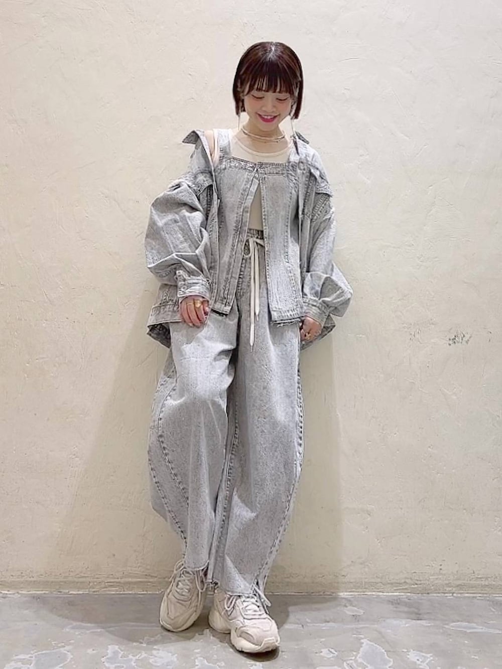 「デニムジャケット、デニムパンツ、セットアップ、NKJコーデ_niko and ...、春コーデ、体型カバー、ナチュラル、ママコーデ、冬コーデ、カジュアル、niko and ...、着痩せ・細見え」｜「niko and...のメタルチョーカーネックレス（ネックレス、その他）」を使った、みきてぃ24さん（骨格ウェーブ・レディース・158cm）の冬コーディネートの9枚目の写真