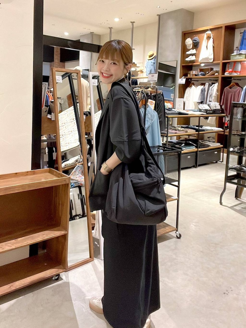 「着痩せ・細見え、体型カバー、ナチュラル、ママコーデ、春コーデ、夏コーデ、カジュアル、niko and ...、淡色コーデ、Over40スタッフ、大人カジュアル、ジャケット、ワントーン、ワンピース、スカート」｜「niko and...の【WILLIAM B.ELIOTT】レーシーラップスカート（スカート、ホワイト系）」を使った、みきてぃ24さん（レディース・158cm）の夏コーディネートの3枚目の写真