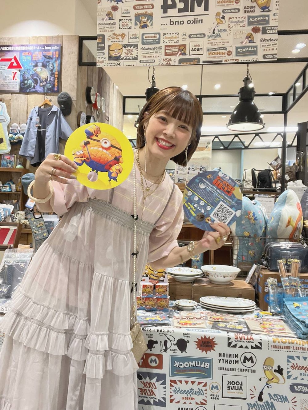 「着痩せ・細見え、体型カバー、ナチュラル、ママコーデ、夏コーデ、カジュアル、niko and ...、淡色コーデ、Over40スタッフ、大人カジュアル、Tシャツ、レイヤードスタイル、モバイルグッズ_Me%、生活雑貨、サンダル」｜「niko and...のオリジナルニコモコトングサンダル（サンダル、ベージュ系）」を使った、みきてぃ24さん（骨格ウェーブ・レディース・158cm）の夏コーディネートの6枚目の写真