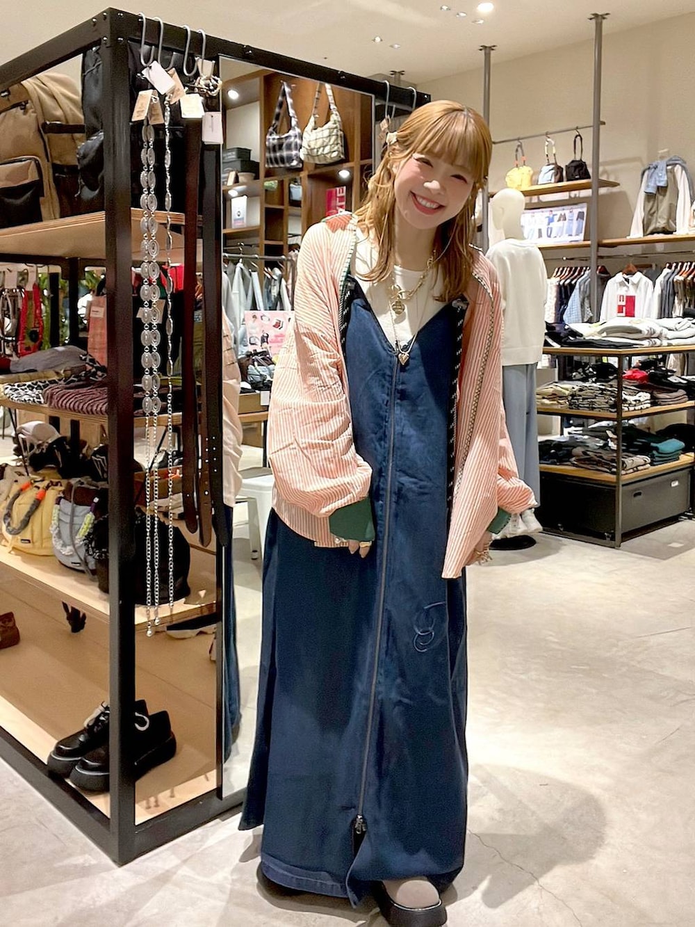 その他のその他シューズを着用したレディースの冬コーディネートの8枚目の写真