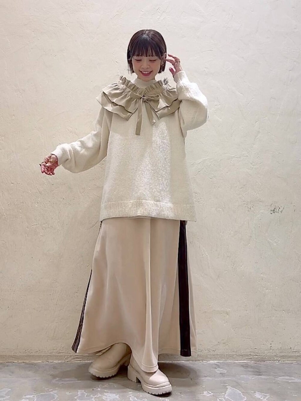 「着痩せ・細見え、体型カバー、ナチュラル、ママコーデ、冬コーデ、カジュアル、niko and ...、春コーデ、スカート、ニット、ブーツ、楽ちんコーデ、モテ」｜「niko and...の2SETベルトイージーパンツ（その他パンツ、ベージュ系）」を使った、みきてぃ24さん（骨格ウェーブ・レディース・158cm）の冬コーディネートの8枚目の写真