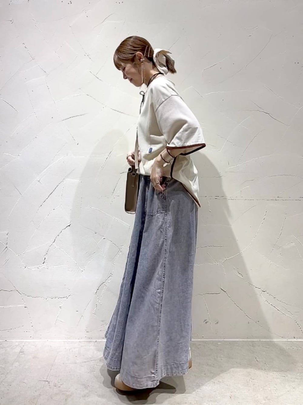 「着痩せ・細見え、体型カバー、ナチュラル、ママコーデ、春コーデ、夏コーデ、カジュアル、niko and ...、淡色コーデ、Over40スタッフ、大人カジュアル、Tシャツ、スカート、カップ付きインナー、ショルダーバッグ」｜「niko and...のアソートベルトフレアスカート（スカート、ピンク系）」を使った、みきてぃ24さん（レディース・158cm）の春コーディネートの5枚目の写真