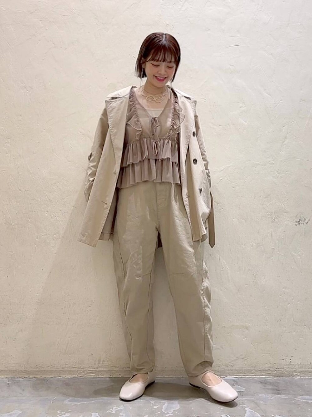 「JEANASIS、トレンチコート、ベスト、ワントーン、着痩せ・細見え、体型カバー、ナチュラル、ママコーデ、春コーデ、カジュアル、niko and ...、Over40スタッフ」｜「niko and...の[MODE NORM CORE]コットン3Dパンツアソート（その他パンツ、イエロー系）」を使った、みきてぃ24さん（骨格ウェーブ・レディース・158cm）の春コーディネートの6枚目の写真