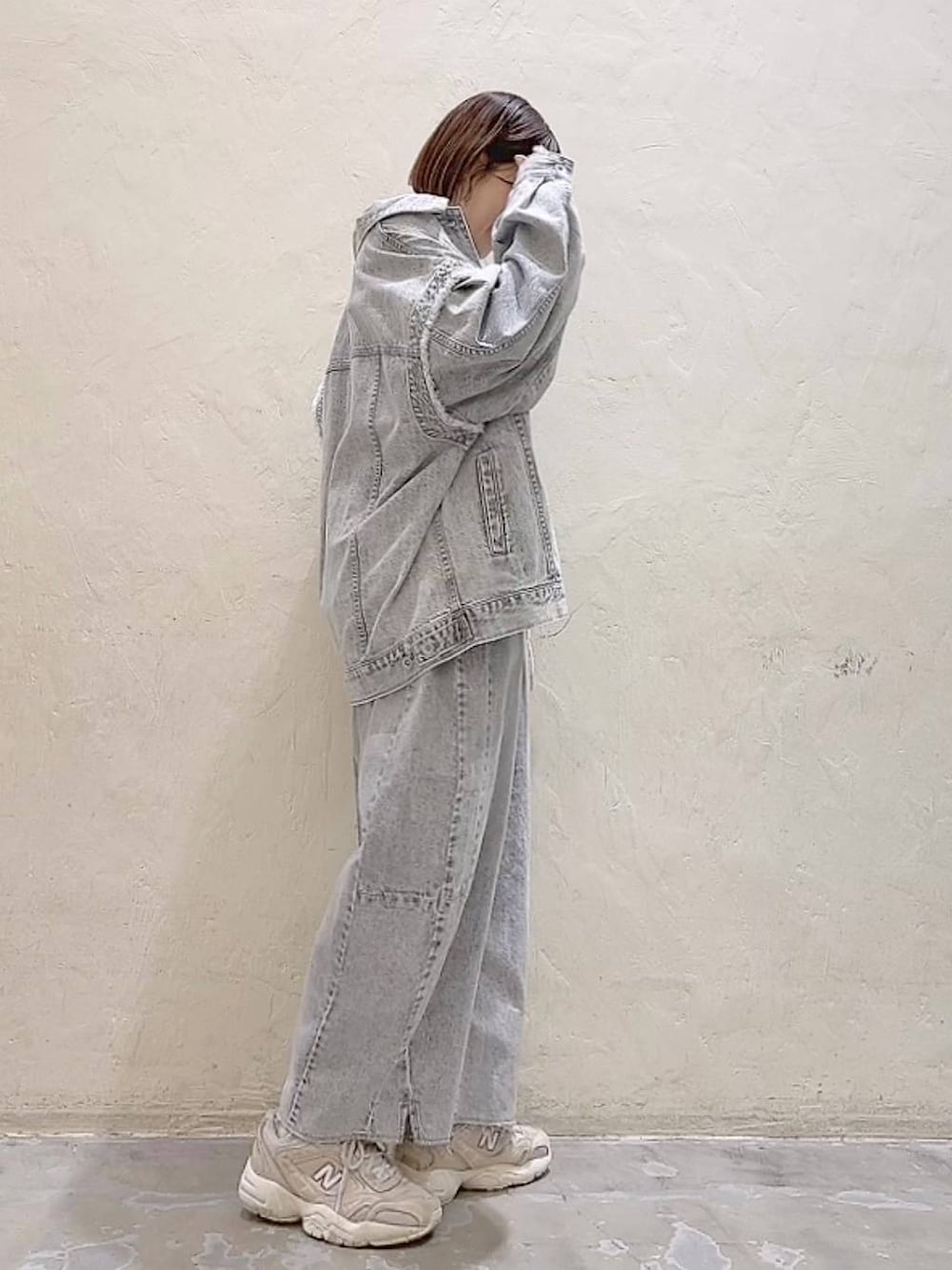 「デニムジャケット、デニムパンツ、セットアップ、NKJコーデ_niko and ...、春コーデ、体型カバー、ナチュラル、ママコーデ、冬コーデ、カジュアル、niko and ...、着痩せ・細見え」｜「niko and...のメタルチョーカーネックレス（ネックレス、その他）」を使った、みきてぃ24さん（骨格ウェーブ・レディース・158cm）の冬コーディネートの6枚目の写真
