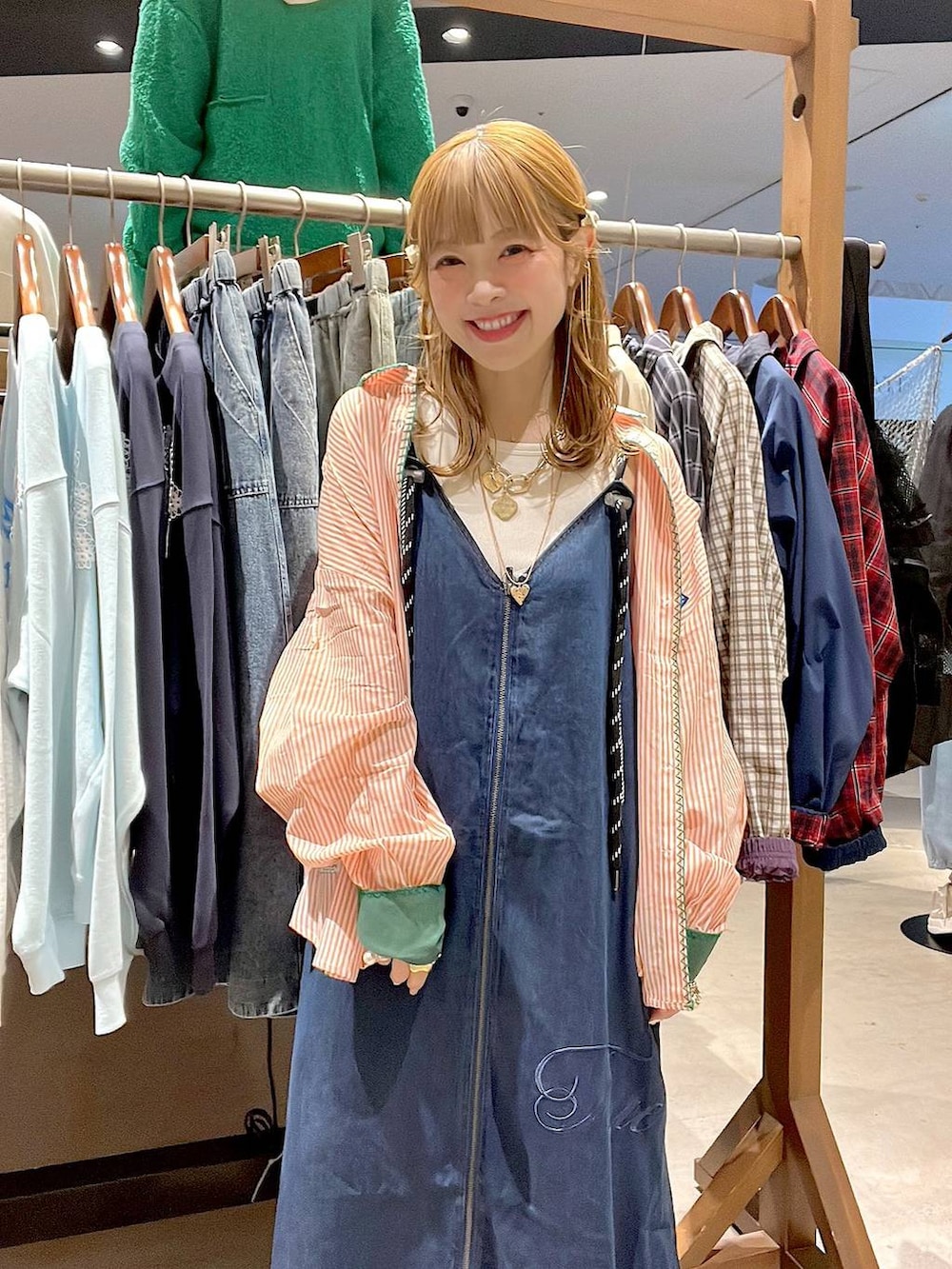 その他のその他シューズを着用したレディースの冬コーディネートの2枚目の写真