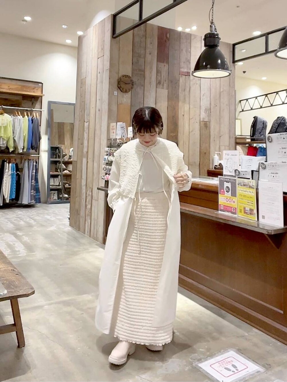 「着痩せ・細見え、体型カバー、ナチュラル、ママコーデ、冬コーデ、カジュアル、niko and ...、春コーデ、ワントーン、モテ、女子会、女子ウケ、フェミニン、スカート、ワンピース」｜「niko and...のオリジナル厚底ゴアブーツ（ブーツ、ベージュ系）」を使った、みきてぃ24さん（骨格ウェーブ・レディース・158cm）の冬コーディネートの6枚目の写真
