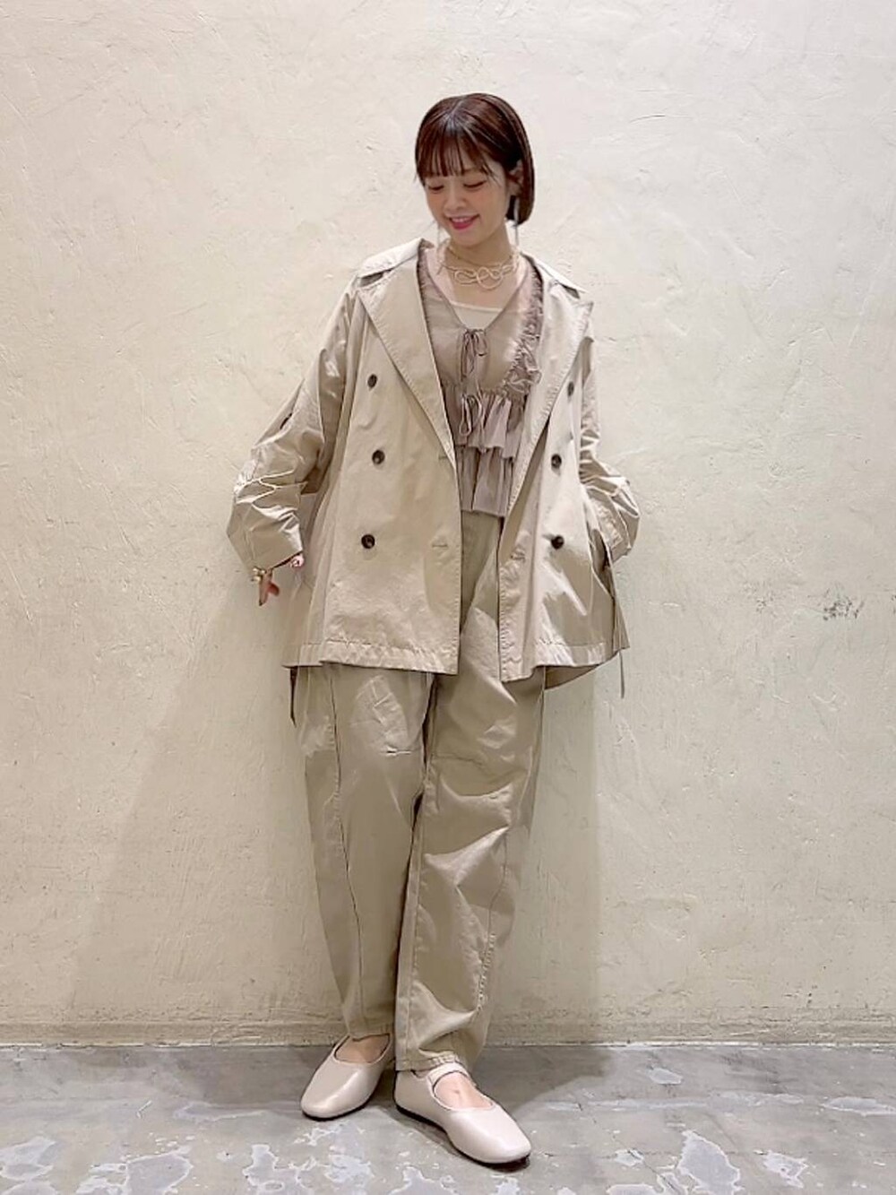 「JEANASIS、トレンチコート、ベスト、ワントーン、着痩せ・細見え、体型カバー、ナチュラル、ママコーデ、春コーデ、カジュアル、niko and ...、Over40スタッフ」｜「niko and...の[MODE NORM CORE]コットン3Dパンツアソート（その他パンツ、イエロー系）」を使った、みきてぃ24さん（骨格ウェーブ・レディース・158cm）の春コーディネートの7枚目の写真
