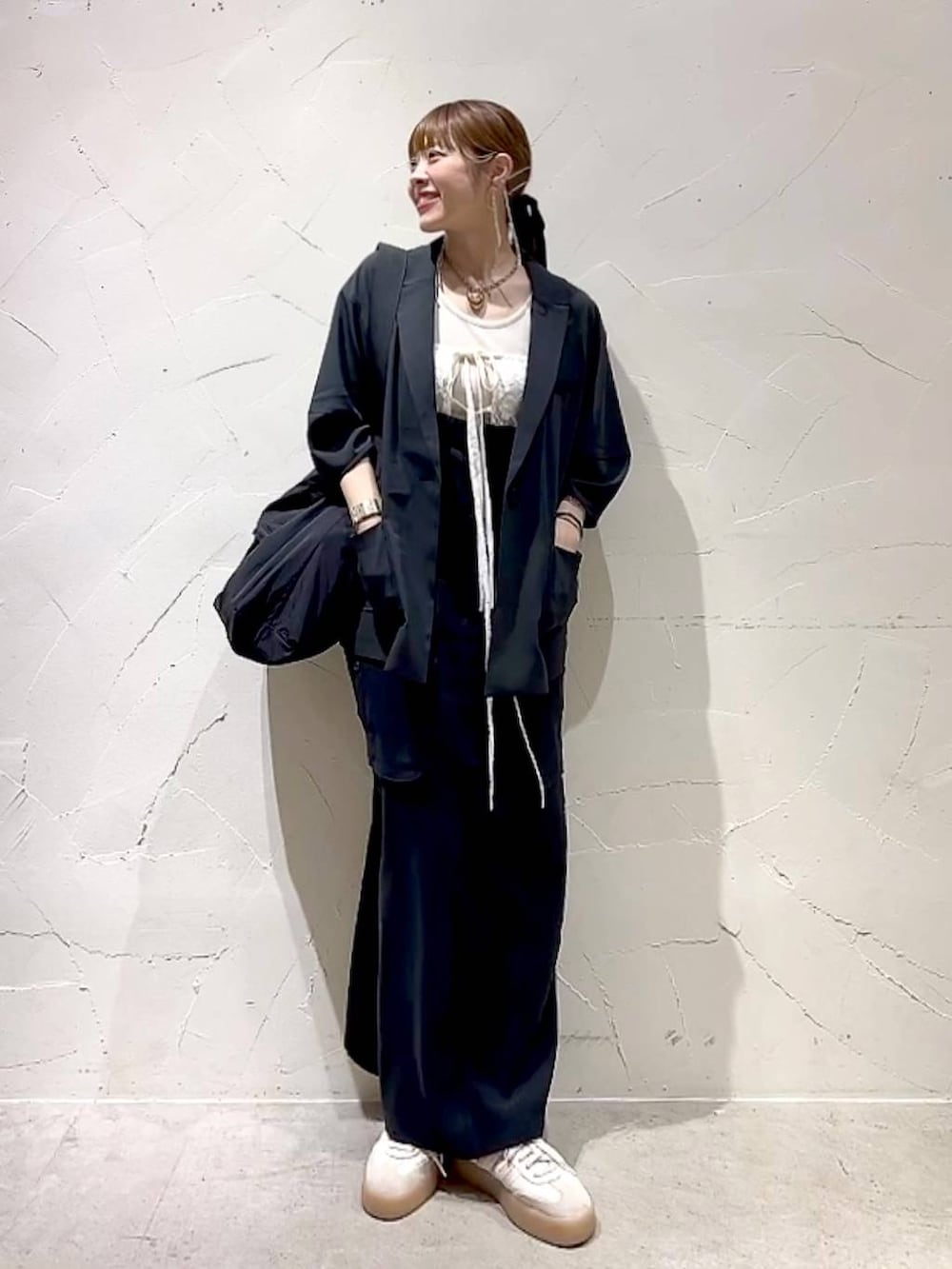 「着痩せ・細見え、体型カバー、ナチュラル、ママコーデ、春コーデ、夏コーデ、カジュアル、niko and ...、淡色コーデ、Over40スタッフ、大人カジュアル、ジャケット、ワントーン、ワンピース、スカート」｜「niko and...の【WILLIAM B.ELIOTT】レーシーラップスカート（スカート、ホワイト系）」を使った、みきてぃ24さん（レディース・158cm）の夏コーディネートの7枚目の写真
