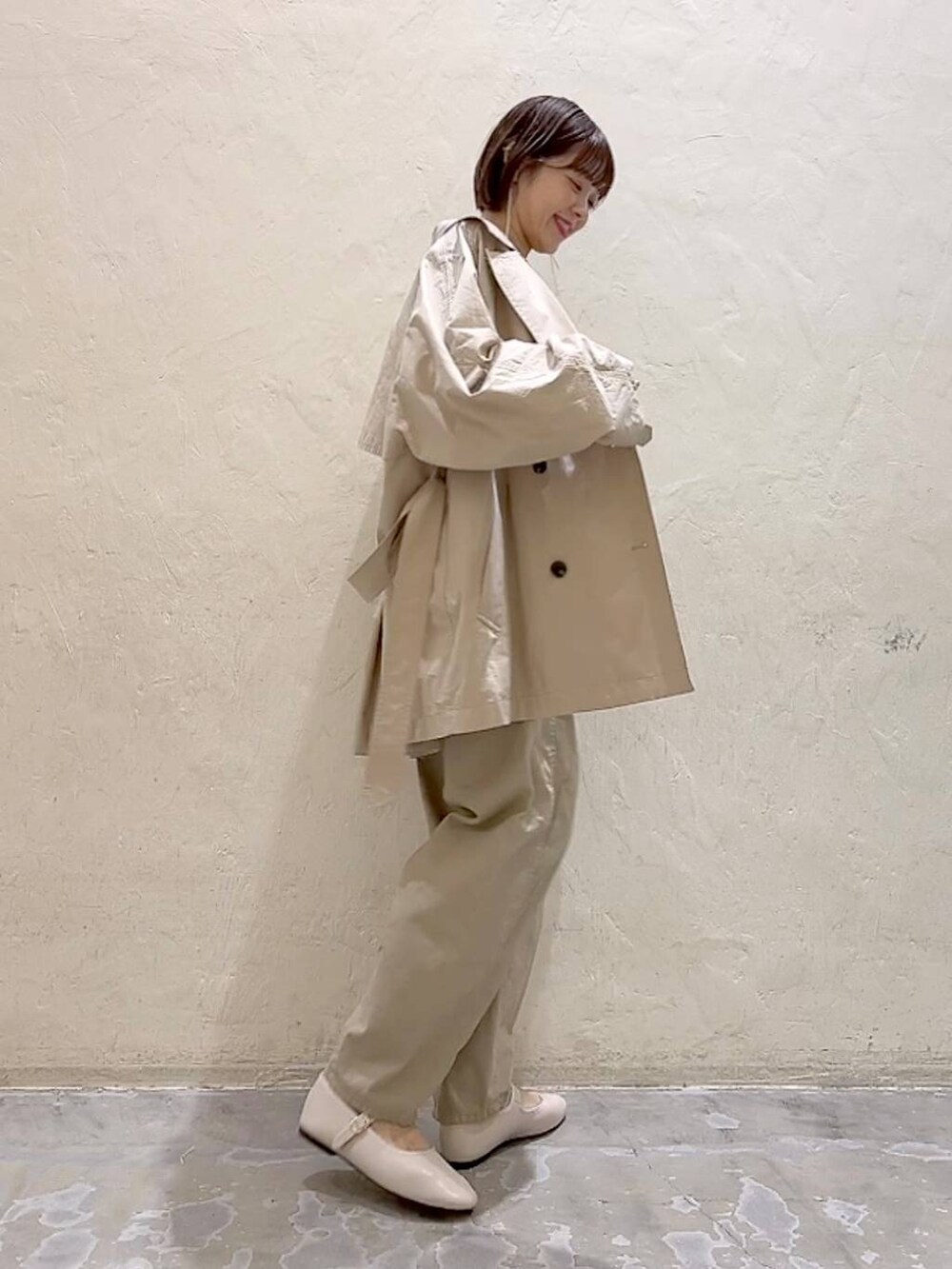 「JEANASIS、トレンチコート、ベスト、ワントーン、着痩せ・細見え、体型カバー、ナチュラル、ママコーデ、春コーデ、カジュアル、niko and ...、Over40スタッフ」｜「niko and...の[MODE NORM CORE]コットン3Dパンツアソート（その他パンツ、イエロー系）」を使った、みきてぃ24さん（骨格ウェーブ・レディース・158cm）の春コーディネートの3枚目の写真