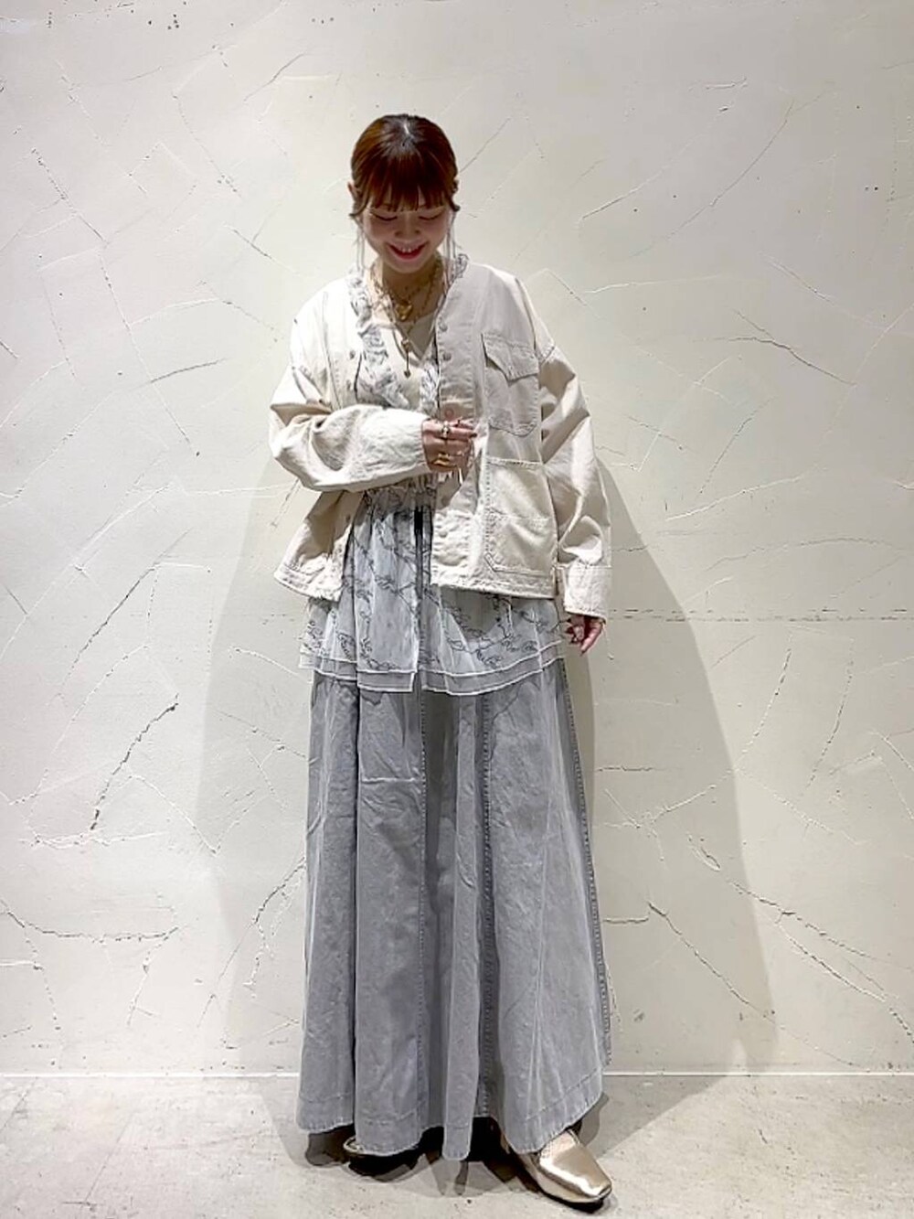 「着痩せ・細見え、体型カバー、ナチュラル、ママコーデ、春コーデ、カジュアル、niko and ...、淡色コーデ、Over40スタッフ、大人カジュアル、ブルゾン、ベスト、スカート」｜「niko and...のベルトフレアスカート（スカート、グレー系）」を使った、みきてぃ24さん（レディース・158cm）の春コーディネートの9枚目の写真