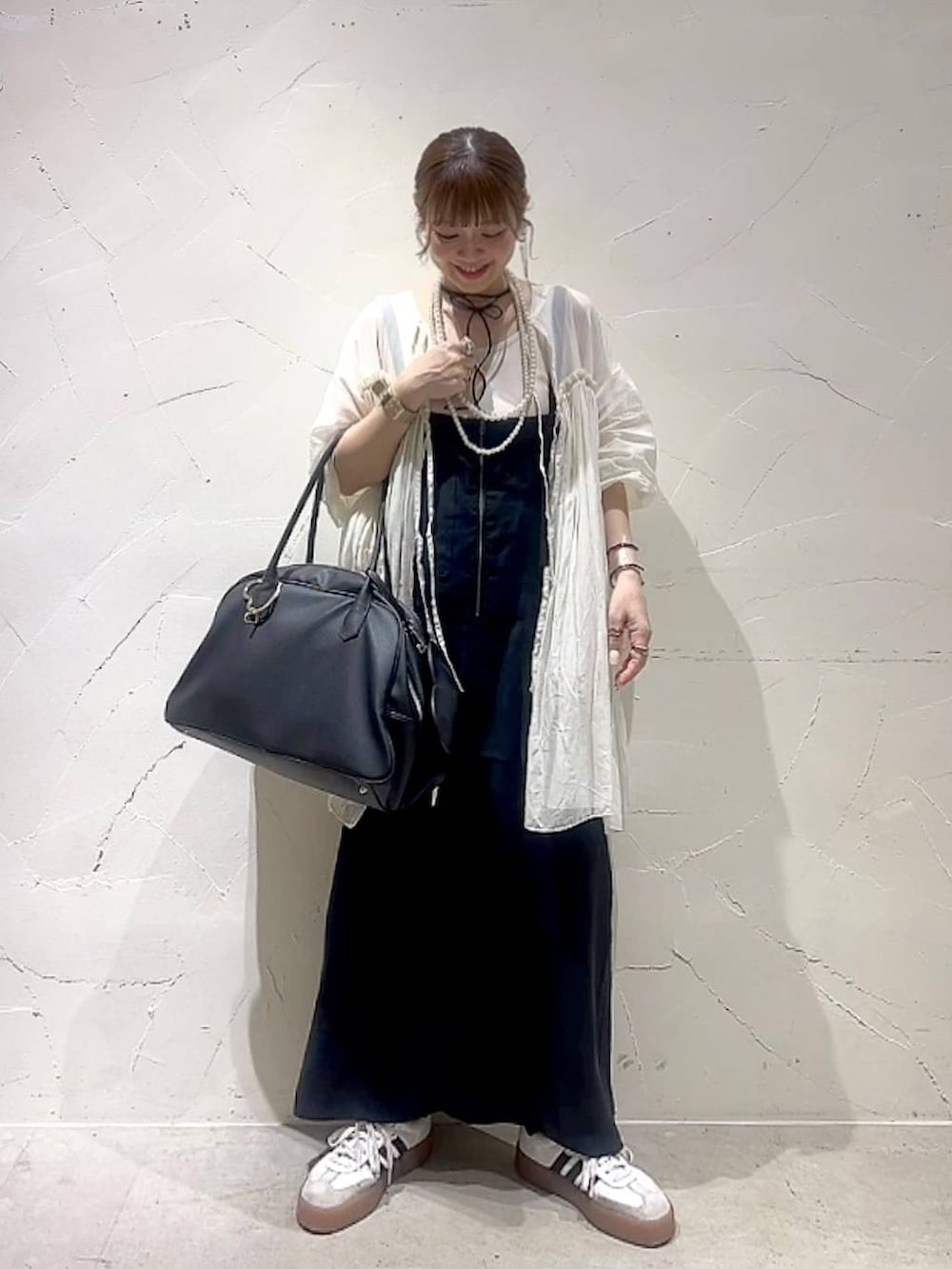 「ピアス、ネックレス、着痩せ・細見え、体型カバー、ナチュラル、ママコーデ、春コーデ、夏コーデ、カジュアル、niko and ...、淡色コーデ、Over40スタッフ、大人カジュアル、ワンピース、レイヤードスタイル」｜「Me%のハート2SETカラビナ　106345（その他雑貨、ベージュ系）」を使った、みきてぃ24さん（レディース・158cm）の春コーディネートの9枚目の写真