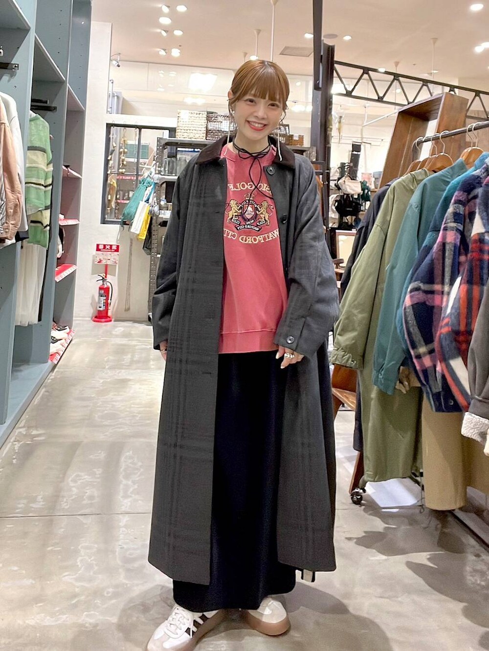 「ママコーデ、着痩せ・細見え、体型カバー、ナチュラル、冬コーデ、カジュアル、niko and ...、淡色コーデ、Over40スタッフ、大人カジュアル、コート、アウター、ロングコート、スウェット、スカート」|「niko and...のウーリーテックステンロングコート(その他アウター、グレー系)」を使った、みきてぃ24さん(レディース・158cm)の冬コーディネートの7枚目の写真