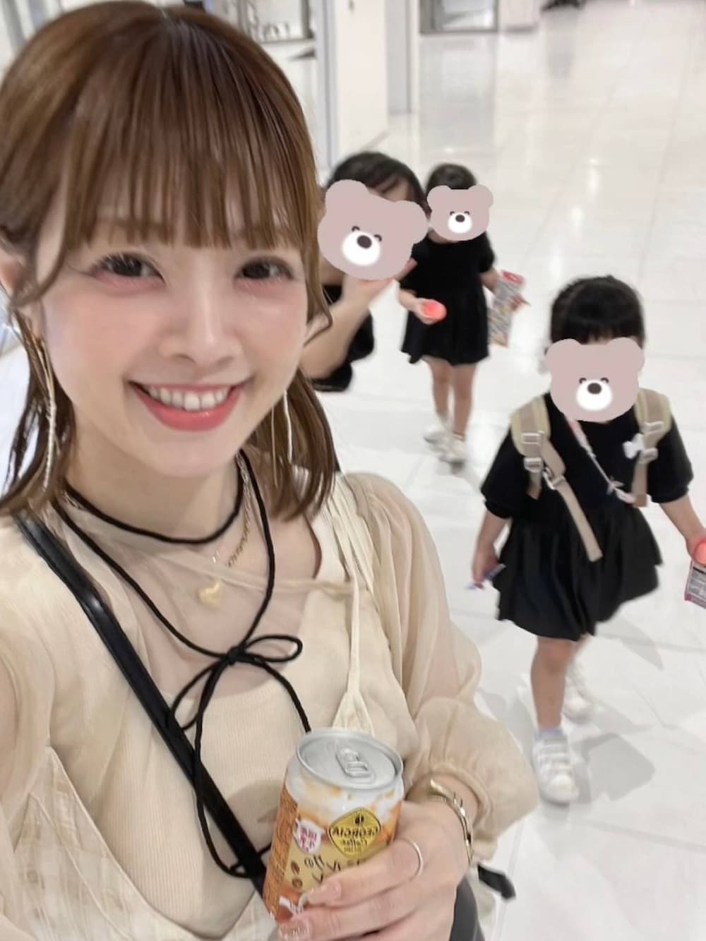 「着痩せ・細見え、体型カバー、ナチュラル、ママコーデ、春コーデ、夏コーデ、カジュアル、niko and ...、淡色コーデ、Over40スタッフ、大人カジュアル、サロペット、studio CLIP、ネックレス、生活雑貨」｜「studio CLIPのダブルフロントチェックキャミサロペット（サロペット/オーバーオール、ベージュ系）」を使った、みきてぃ24さん（レディース・158cm）の春コーディネートの5枚目の写真