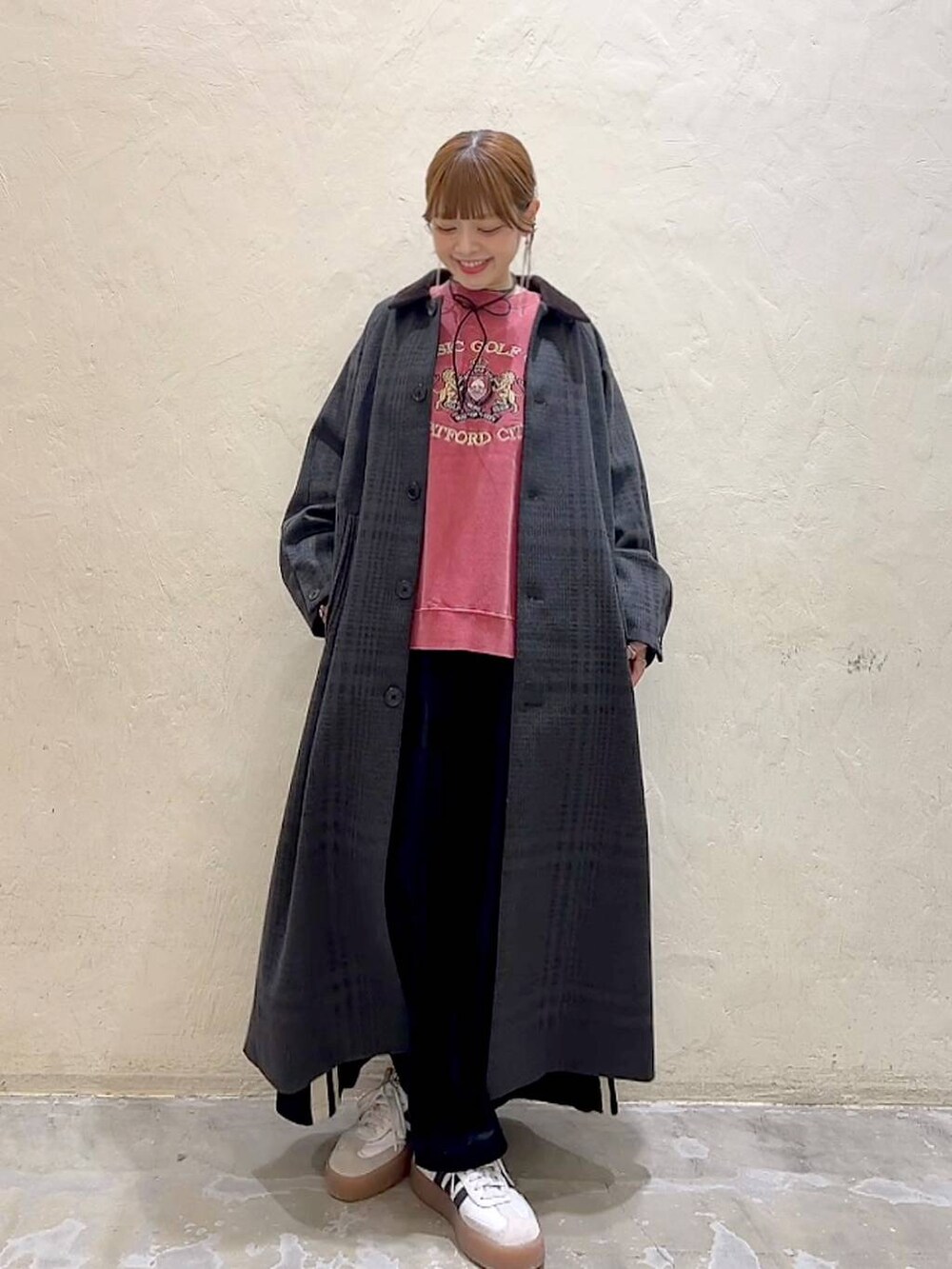 「ママコーデ、着痩せ・細見え、体型カバー、ナチュラル、冬コーデ、カジュアル、niko and ...、淡色コーデ、Over40スタッフ、大人カジュアル、コート、アウター、ロングコート、スウェット、スカート」|「niko and...のウーリーテックステンロングコート(その他アウター、グレー系)」を使った、みきてぃ24さん(レディース・158cm)の冬コーディネートの3枚目の写真