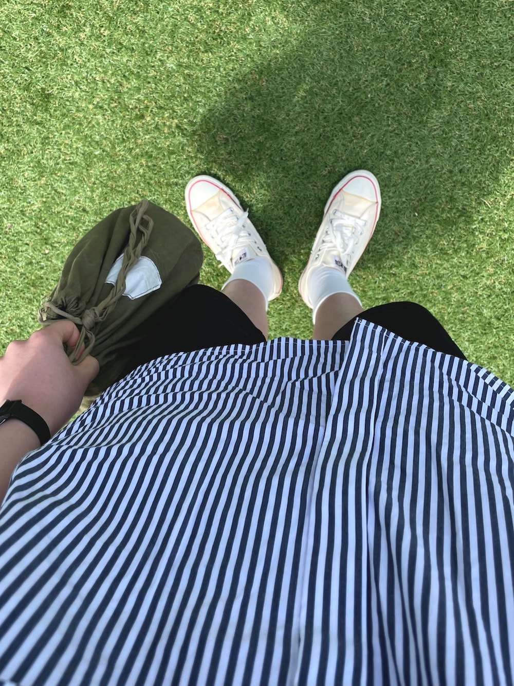 「夏、シンプル、ストライプ、ストライプシャツ、ハーフパンツ、ハーフパンツコーデ、白ソックス、スニーカー、コンバース、converse、軍物、ミリタリー、Libra」｜「Libra Cueの“ハーフスリーブストライプフライヨークシャツ”　　　　　　　　　　　　　　　　　　　　　　　　　　　　　　　　　　　　　トレンドのフライヨークがポイント、前後2wayブラウスに夏らしい半袖が登場！（シャツ/ブラウス、ブルー系）」を使った、a_code7さん（レディース・172cm）の夏コーディネートの2枚目の写真