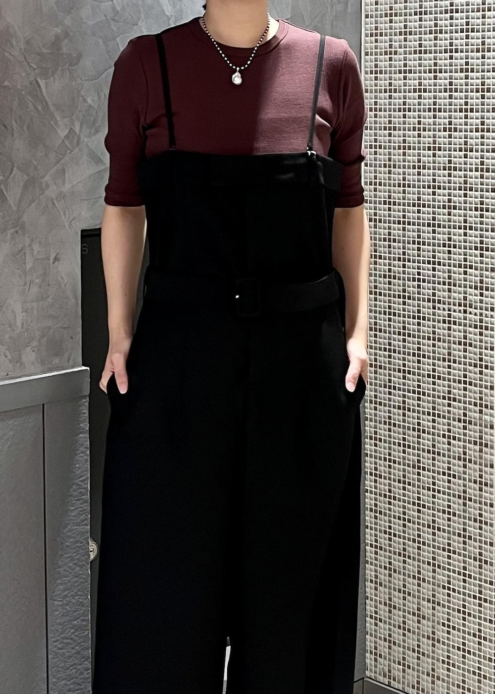 「初秋コーデ、秋コーデ、お仕事コーデ、デートコーデ、お出かけコーデ、女子会コーデ、大人カジュアル、カジュアルコーデ」｜「ADAM ET ROPE'のウエッジヒールストラップミュール（パンプス、ブラック系）」を使った、michiko.iさん（レディース・160cm）の秋コーディネートの2枚目の写真