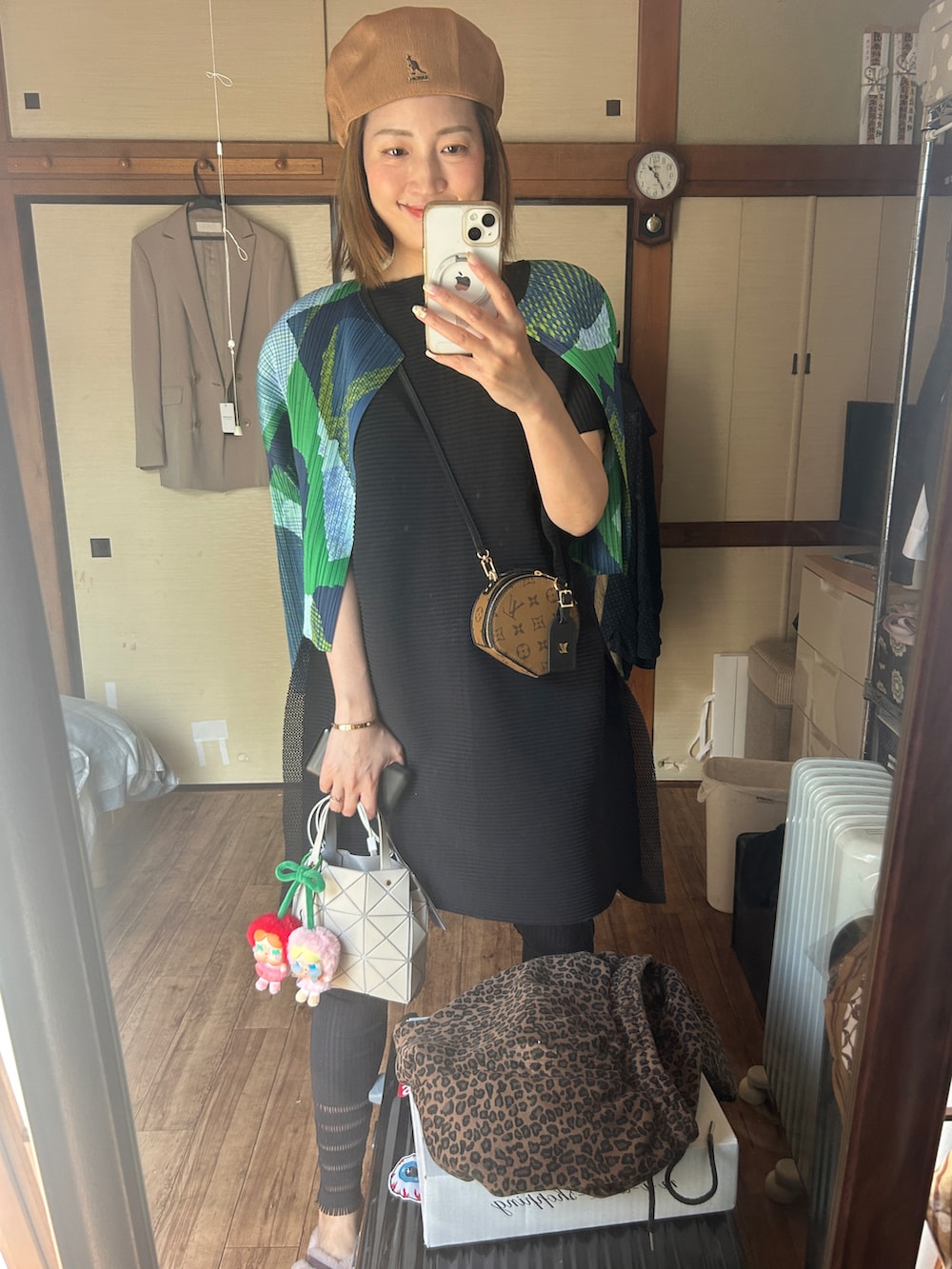 「ISSEY MIYAKEのアイテム（トートバッグ、ベージュ系）」を使った、yoyoさん（レディース・168cm）の春コーディネートの2枚目の写真