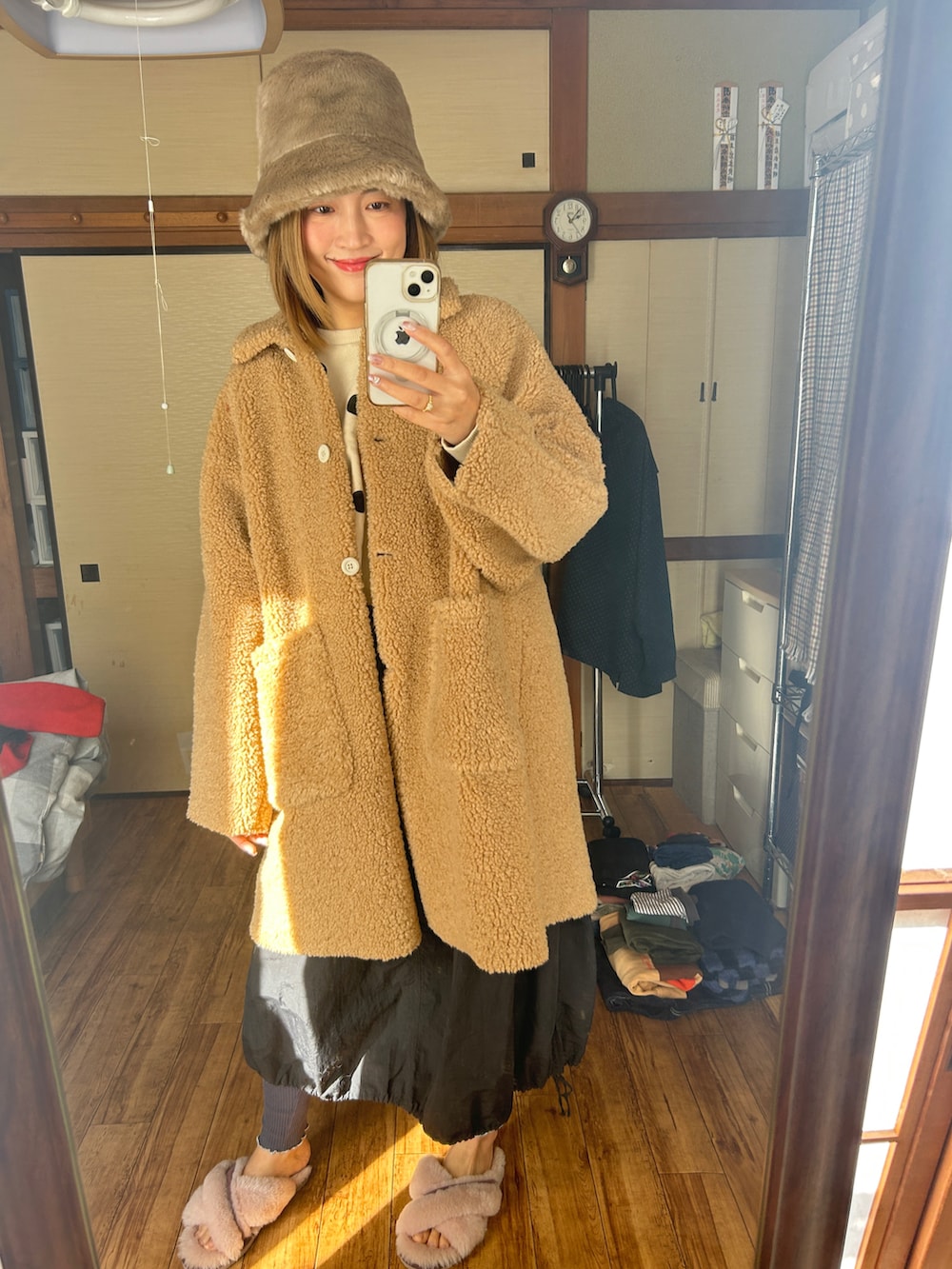 「handmade in kyotoのアイテム（ハット、ベージュ系）」を使った、yoyoさん（レディース・168cm）の冬コーディネートの2枚目の写真