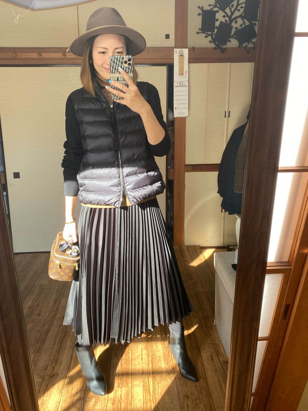 「UNIQLOのアイテム（スカート、ブラック系）」を使った、yoyoさん（レディース・168cm）の冬コーディネートの2枚目の写真
