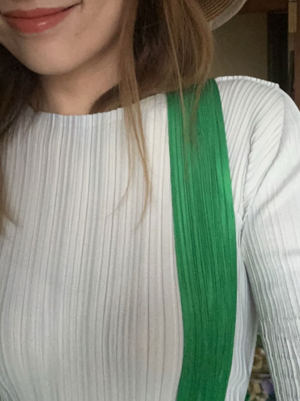 「PLEATS PLEASEのアイテム（シャツ/ブラウス、シルバー系）」を使った、yoyoさん（レディース・168cm）の春コーディネートの2枚目の写真
