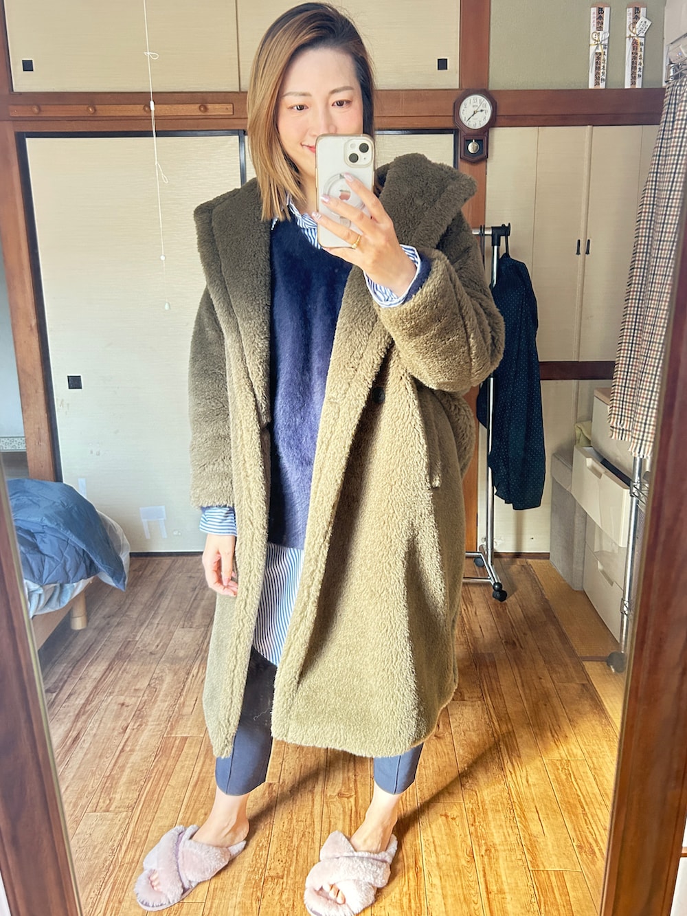 「Max Maraのアイテム（ジャケット/アウター、ブラウン系）」を使った、yoyoさん（レディース・168cm）の冬コーディネートの2枚目の写真