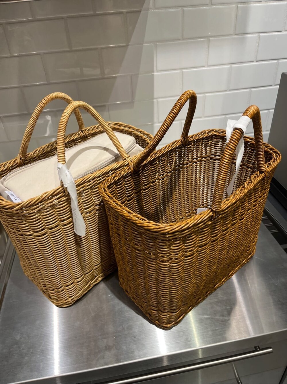 その他のエコバッグ/サブバッグ、その他のトラベルグッズを着用したレディースの春コーディネートの6枚目の写真