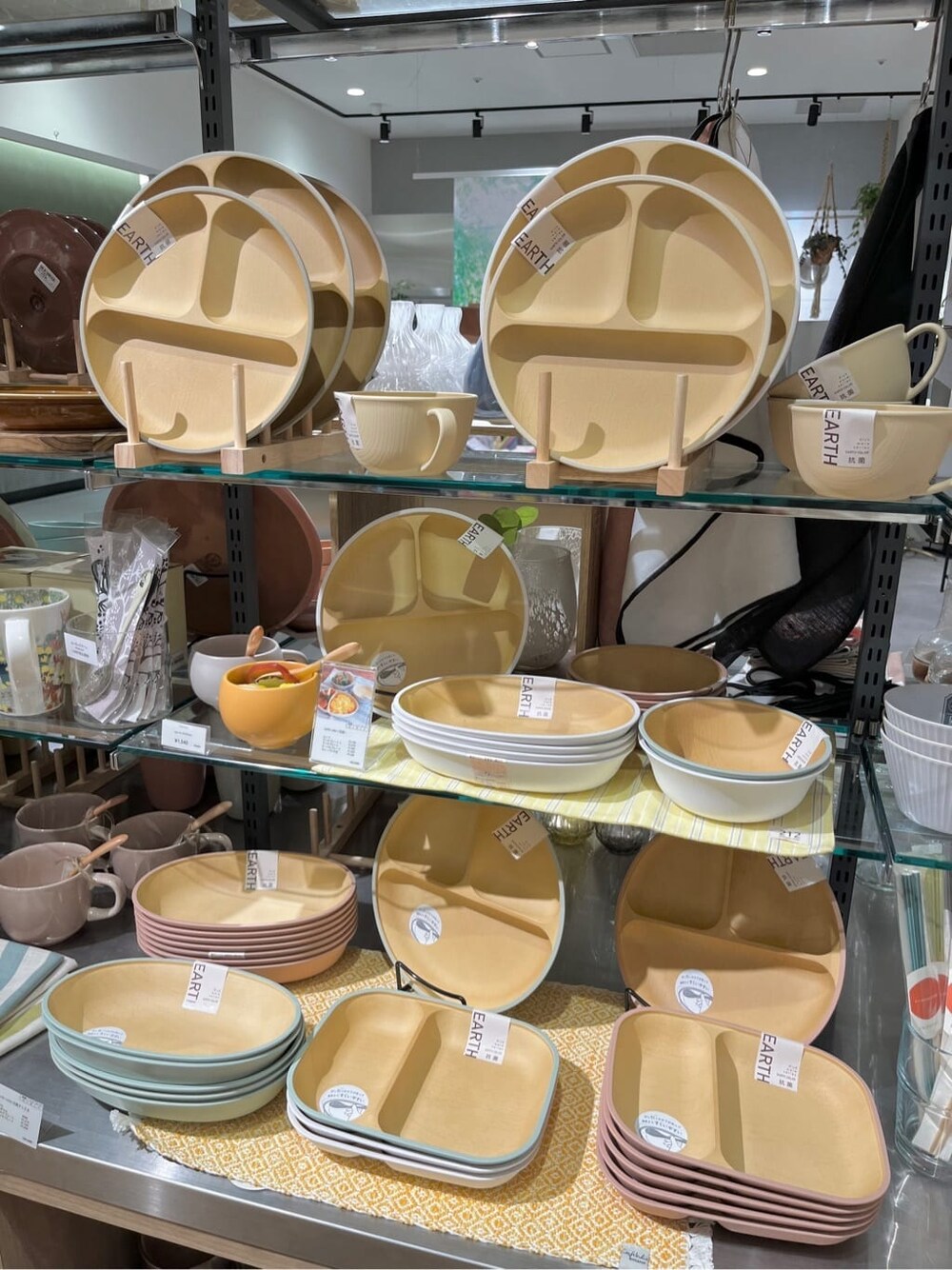 その他の食器、その他の食器、その他の食器を着用したレディースの春コーディネートの3枚目の写真
