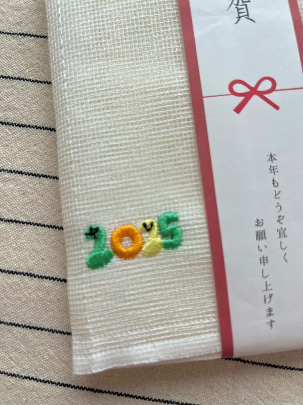 その他のエプロン、その他のエプロン、その他のエプロンを着用したレディースの冬コーディネートの4枚目の写真