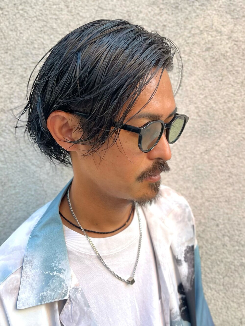 「オーバーサイズ、ビッグシルエット、シャツスタイル、柄シャツ、半袖シャツ、サンダル、サングラス、古着、古着MIX、ストリート」|「BROTHERHOODの【BROTHERHOOD】キューブ ネックレス<UNISEX>(ネックレス、シルバー系)」を使った、takuya.sさん(メンズ・171cm)の夏コーディネートの2枚目の写真