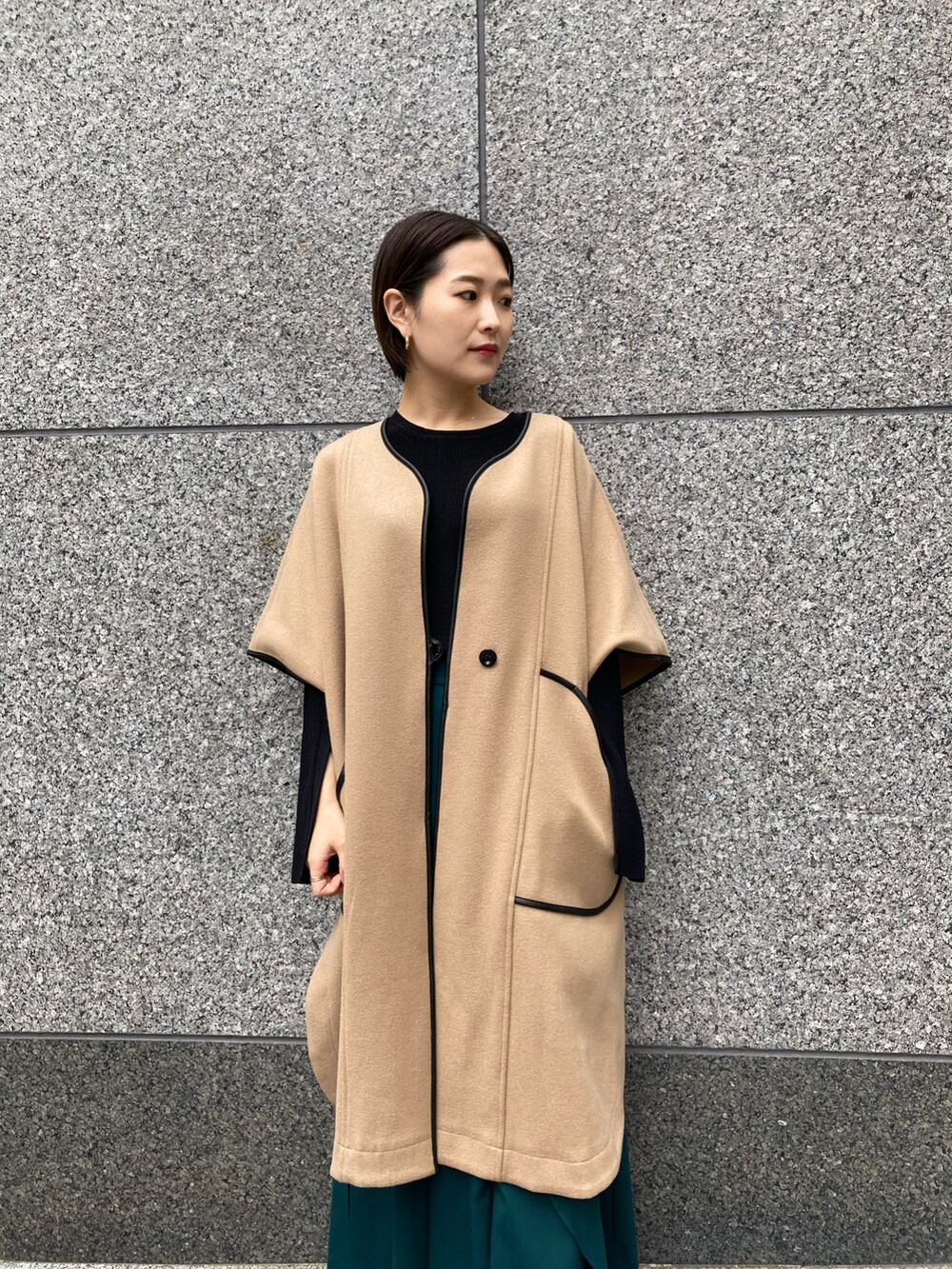 「ベージュ、大人カジュアル、きれいめカジュアル、秋服、低身長、カジュアルコーデ、秋コーデ、ドラマ着用」｜「LOVELESSのラッフル タックスカート（スカート、グリーン系）」を使った、chiaさん（レディース・152cm）の秋コーディネートの2枚目の写真