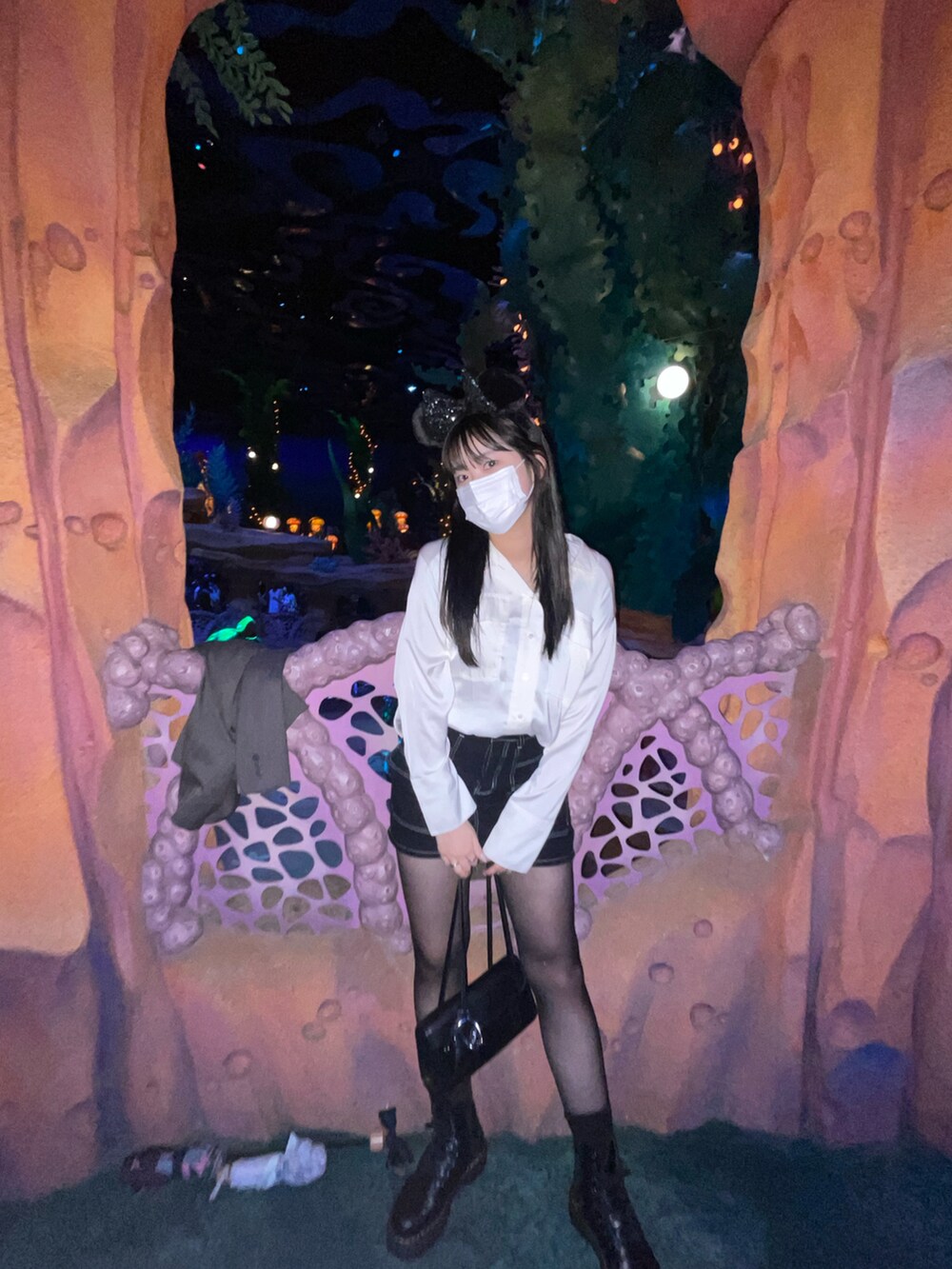 「休日コーデ、おしゃれさんと繋がりたい、オトナカワイイ、プチプラコーデ、秋のコーデ、スカート、ブーツ、高身長コーデ、ジャケットスタイル、いいね、save、フォローお願いします🤑、古着、韓国ファッション、高身長女子、ディズニー、秋ルック紹介するよ」｜「H&Mのアイテム（シャツ/ブラウス、ホワイト系）」を使った、ハンナさん（レディース・170cm）の秋コーディネートの3枚目の写真