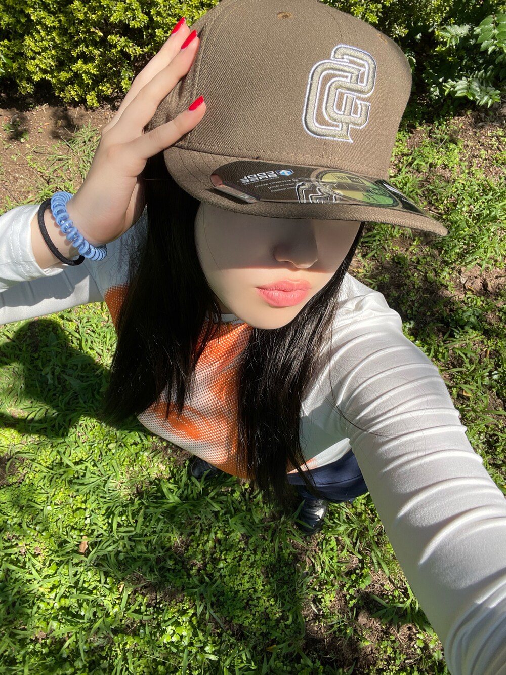 「大人カジュアル、パンツコーデ、ラフ、オーバーサイズ、おしゃれさんと繋がりたい、ストリート、いいね、save、フォローお願いします🤑、韓国ファッション、メンズライク、スニーカー、キャップ、カーゴパンツ、高身長女子、秋服、脚長効果」｜「SHAGGIEのカラーステッチカーゴパンツ（カーゴパンツ、ブルー系）」を使った、ハンナさん（レディース・170cm）の秋コーディネートの2枚目の写真