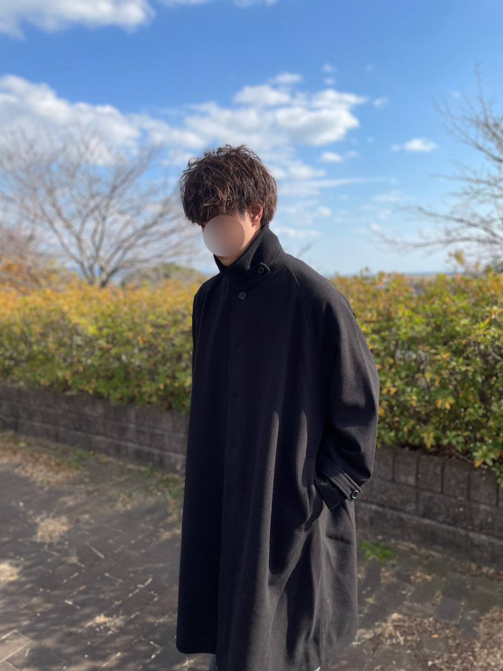 「服とコスメでなりたい自分に、クリスマスに着たい服、秋冬コーデ、オトナカジュアル、オーバーサイズ、おしゃれさんと繋がりたい、冬コーデ、休日スタイル、大人コーデ、LIDnM、WYM、remer、モノトーンコーデ、モノトーン、タートルネック」｜「LIDNMのCOMBINATION CHAIN NECKLACE（ネックレス、シルバー系）」を使った、tomoさん（メンズ・173cm）の冬コーディネートの2枚目の写真