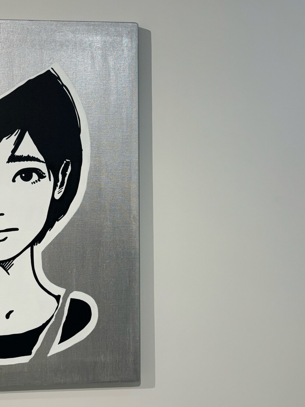 ブラック系のデニムパンツを着用したメンズの夏コーディネートの4枚目の写真