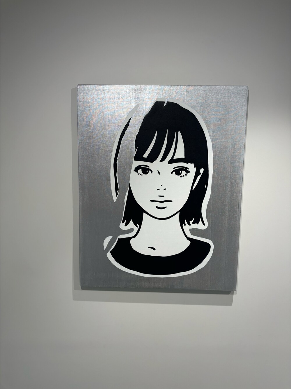 ブラック系のデニムパンツを着用したメンズの夏コーディネートの5枚目の写真