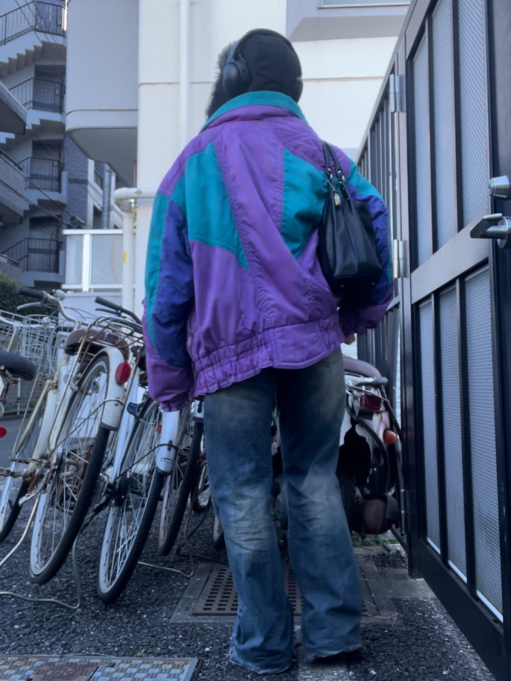 「冬アウター、最近のいい感じコーデ、お洒落さんとつながりたい、大人コーデ、秋服コーデ、冬のコーデ、パンツコーデ、フレアパンツ、フレアデニム、ジャケット、ブルゾン、古着MIX、古着、フライトキャップ、Candy Stripper」｜「Ressacaの切り替えデザイン 美シルエット フレアデニムパンツ（デニムパンツ、ブルー系）」を使った、Zagiさん（レディース・152cm）の秋コーディネートの3枚目の写真
