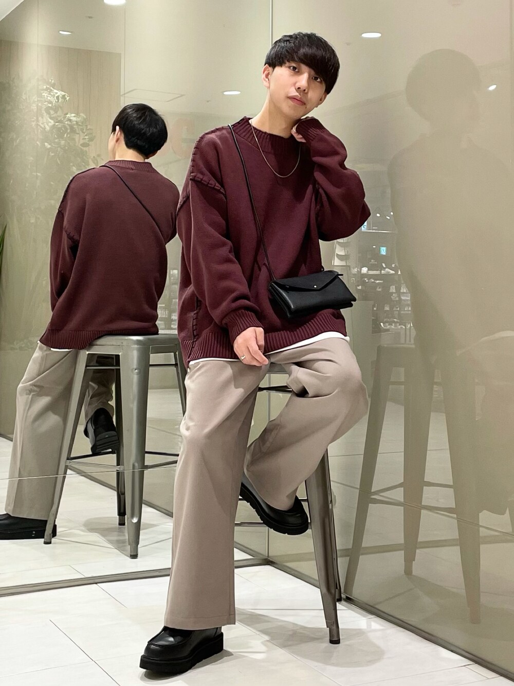 「未来のWEARISTAプロジェクト、ステッチ、ワインレッド、ワントーンコーデ、ニットコーデ、ニット、ワイドパンツ、スラックス、カラーパンツ、レイヤードスタイル、赤、革靴、プチプラ、ユニセックス、RAGEBLUE」｜「RAGEBLUEのハンドステッチニットクルー/236351（ニット/セーター、レッド系）」を使った、おむらいす(rageblue )さん（メンズ・173cm）の秋コーディネートの3枚目の写真