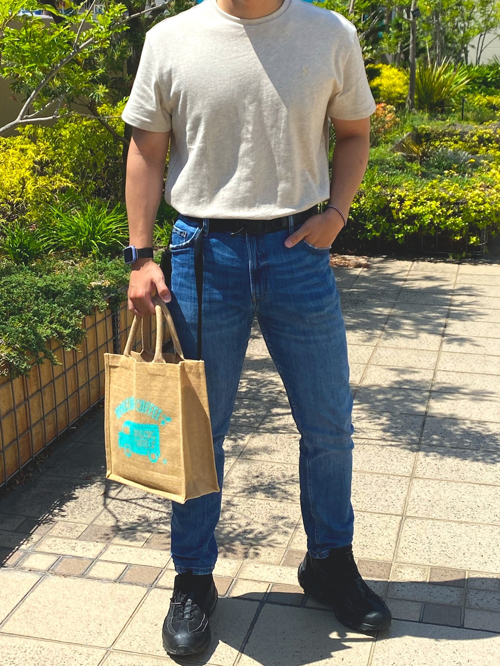 「夏コーデ、休日スタイル、シンプル、オトナカジュアル、スニーカー、Tシャツ、メンズコーデ、NIKE、デニム、Bershka、Ralph Lauren、大人カジュアル、カジュアルコーデ、大人っぽく、晴れ」｜「POLO RALPH LAURENのアイテム（Tシャツ/カットソー、ベージュ系）」を使った、Rioさん（メンズ・177cm）の夏コーディネートの2枚目の写真