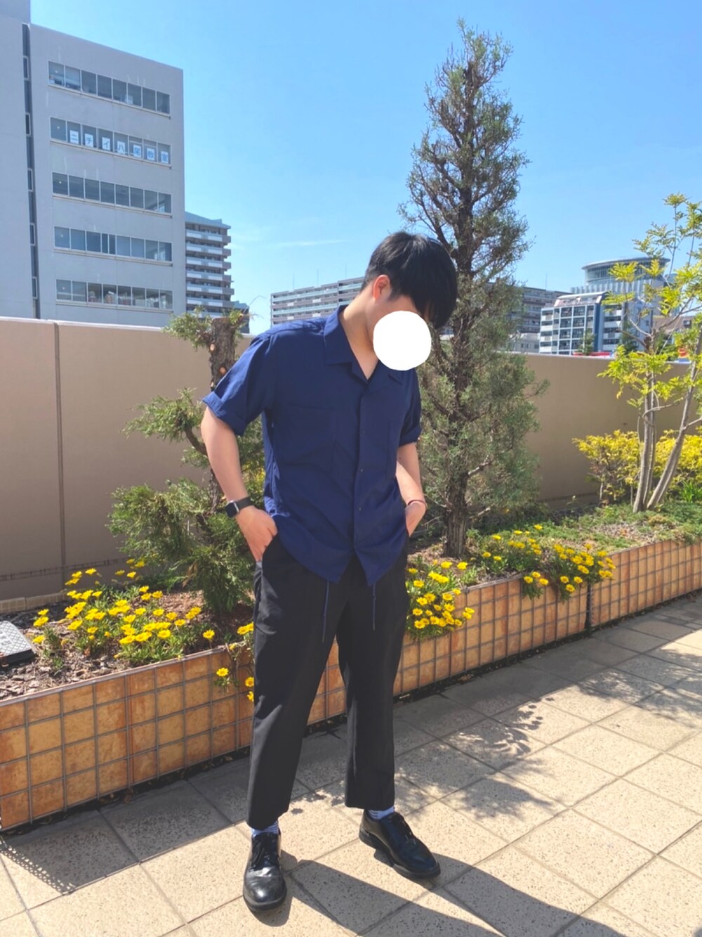 「ごきげんウィーク、今日のコーデ、大人カジュアル、カジュアル、いいね、save、フォローお願いします🤑、夏コーデ、お洒落さんとつながりたい、UNIQLO JW ANDERSON、H&M、GU、オープンカラーシャツ、はるコーデ、大人コーデ、シンプル、いいね返し」｜「no brandのアイテム（シャツ/ブラウス、ブルー系）」を使った、Rioさん（メンズ・177cm）の春コーディネートの3枚目の写真