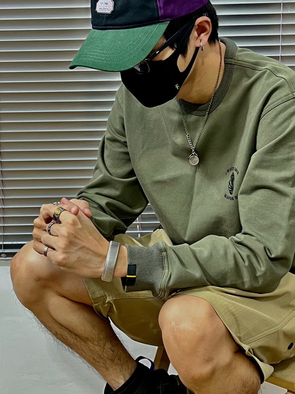 「オーバーサイズ、秋冬コーデ、ootd、green、NIKE」｜「Proteusのアイテム（Tシャツ/カットソー、グリーン系）」を使った、灰白光さん（メンズ・176cm）の秋コーディネートの3枚目の写真