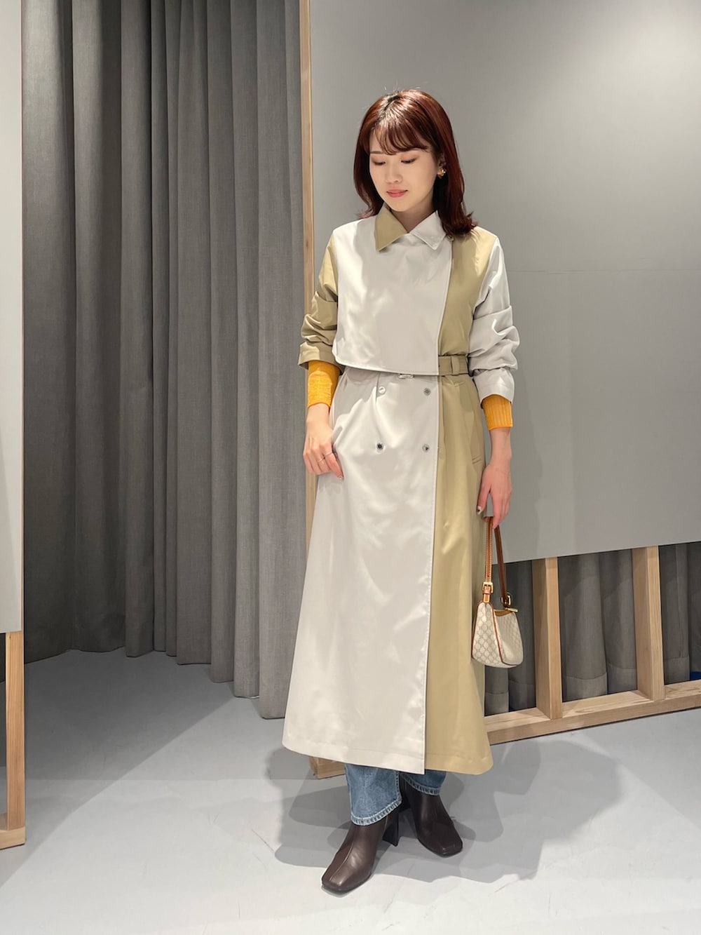 「LOVELESS、バイカラー、トレンチコート、お出かけコーデ、スタッフコーディネート、骨格ストレート、きれいめカジュアル、低身長コーデ、デニム、シアーニット、オレンジ、ロングコート、春コーデ、休日スタイル」｜「LOVELESSのアイテム（ジャケット/アウター、ベージュ系）」を使った、misakiさん（レディース・157cm）の冬コーディネートの3枚目の写真