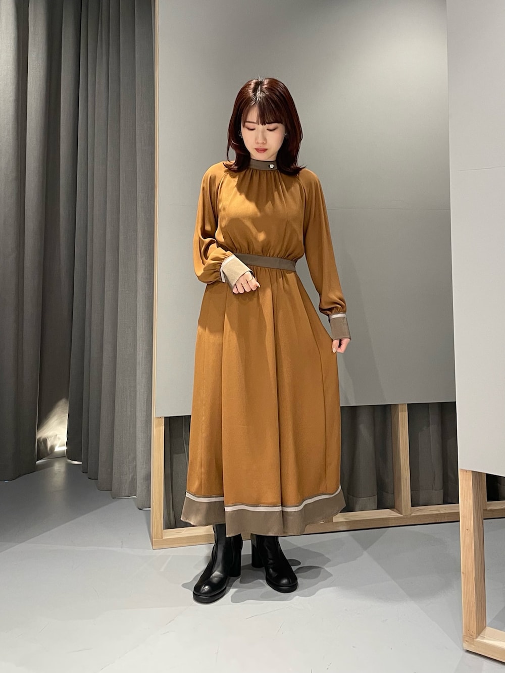 「LOVELESS、スタッフコーディネート、骨格ストレート、ジャケット、ワンピース、ドレス、低身長女子、秋冬コーデ、キレイめコーデ、ワントーンコーデ、ブラウン」｜「LOVELESSの対象商品（ジャケット/アウター、ブラウン系）」を使った、misakiさん（レディース・157cm）の冬コーディネートの5枚目の写真